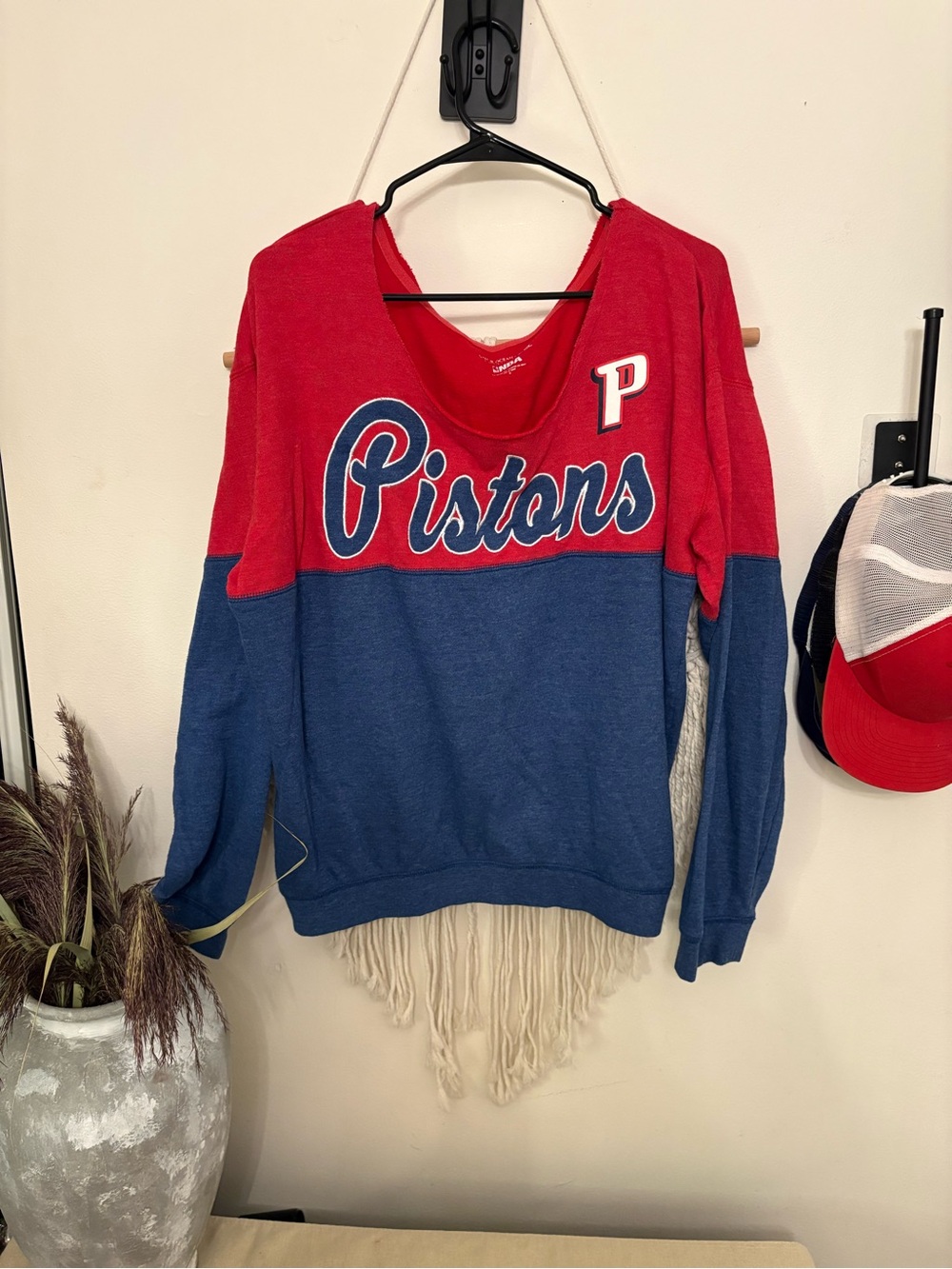 Detroit Pistons Red & Blue Pullover shoulder Sweatshirt XXL Nike NBA